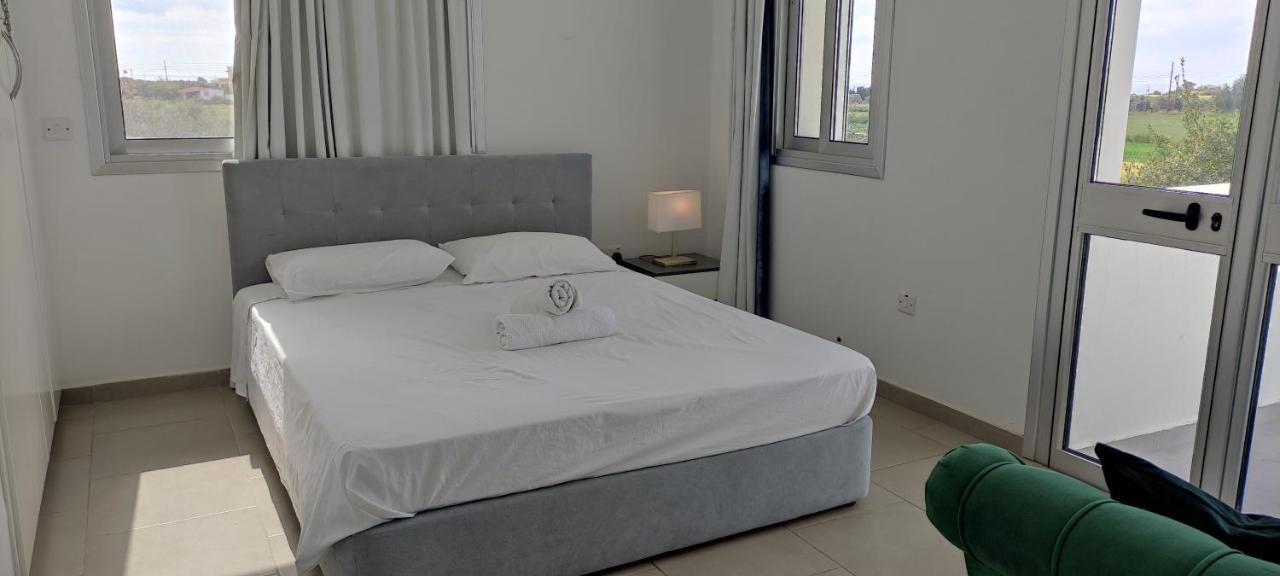 Kiti Village Villa, Cyprus, Salt-Water Pool, 6 Bedrooms, Larnaca Exterior photo