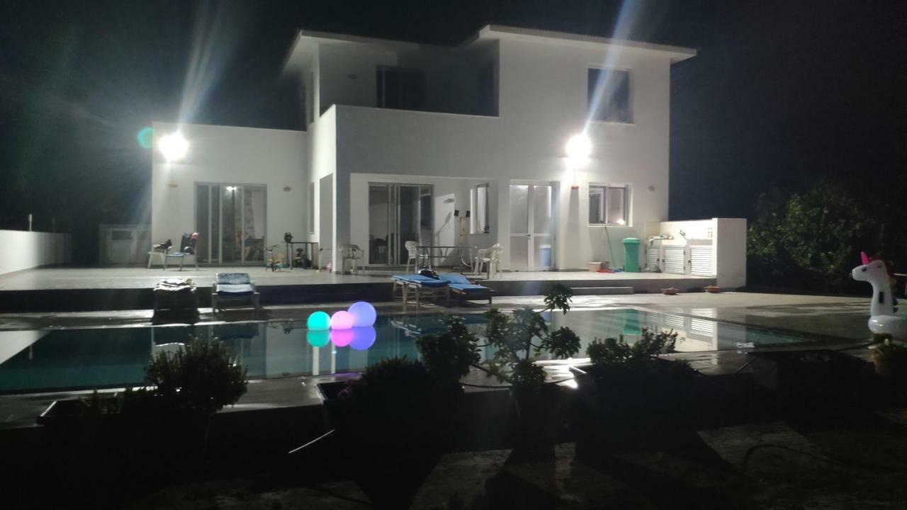Kiti Village Villa, Cyprus, Salt-Water Pool, 6 Bedrooms, Larnaca Exterior photo